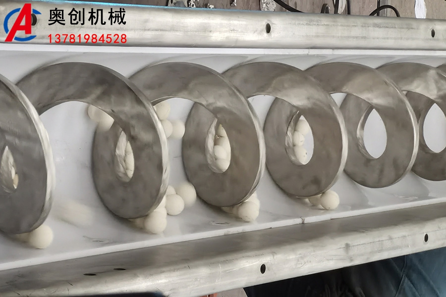 制造螺旋輸送機葉片的方法 制造螺旋輸送機葉片的方法